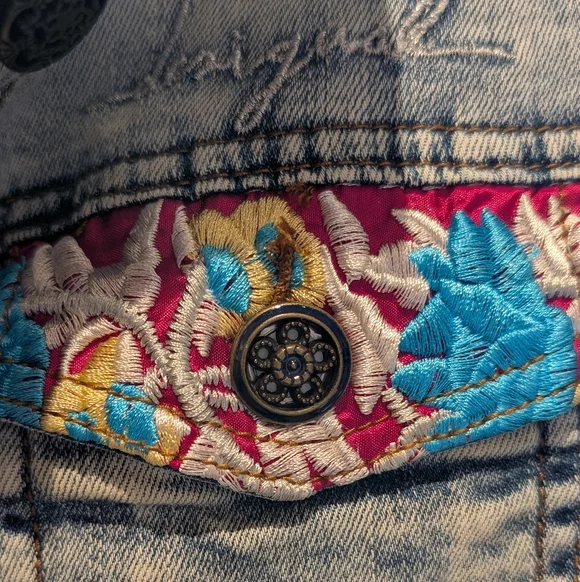 Desigual Embellished Light Wash Denim Jacket with Multicolor Floral Sleeves - Picture 3 of 9